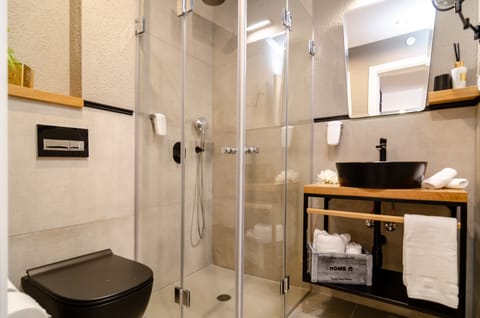 Family Room, City View | Bathroom | Shower, designer toiletries, hair dryer, towels