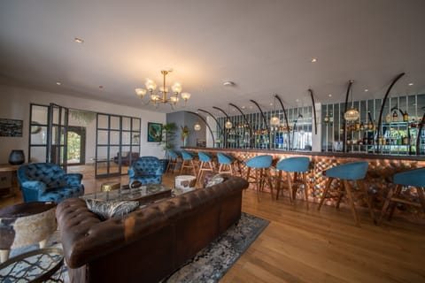3 bars/lounges, poolside bar