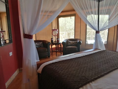 Deluxe Double Room, 1 King Bed, Mountain View | Egyptian cotton sheets, premium bedding, down comforters, pillowtop beds