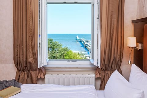 Junior Suite, 1 Bedroom, Sea View | Hypo-allergenic bedding, desk, bed sheets