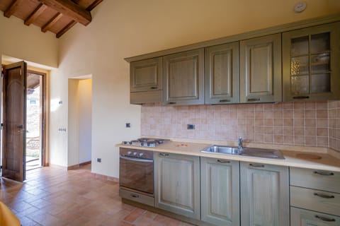 Superior Apartment, 1 Bedroom (Gufo) | Private kitchen | Fridge, oven, stovetop, cookware/dishes/utensils