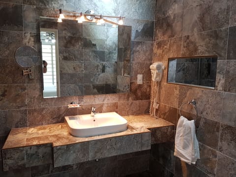 Luxury Apartment, Courtyard View | Bathroom | Rainfall showerhead, designer toiletries, hair dryer, towels