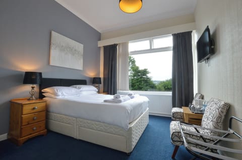 Double Room, 1 Double Bed | Iron/ironing board, free WiFi, bed sheets