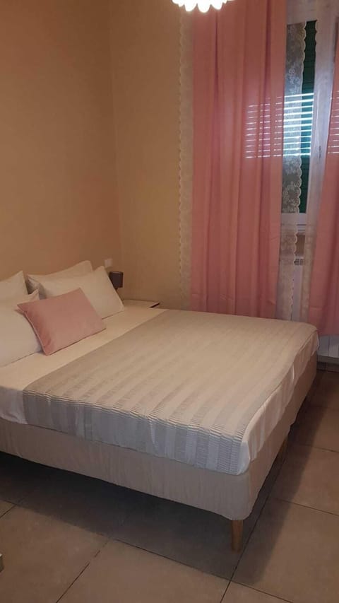 Classic Double or Twin Room | Blackout drapes, free WiFi, bed sheets, wheelchair access