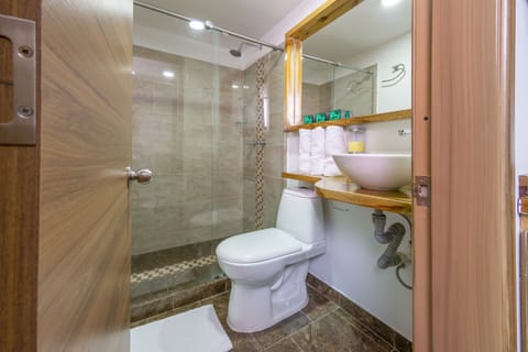 Standard Triple Room | Bathroom | Shower, towels