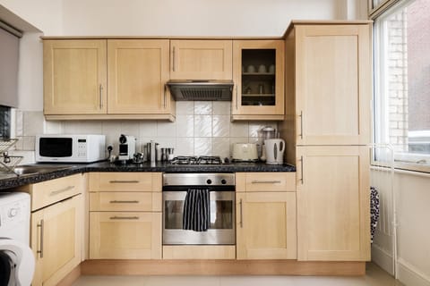 Comfort Apartment (A1) | Private kitchen | Fridge, oven, stovetop, coffee/tea maker