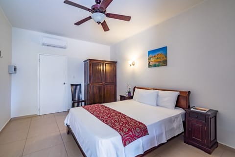 Economy Room, 1 Queen Bed | In-room safe, free WiFi, bed sheets