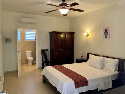 Economy Room, 1 Queen Bed | In-room safe, free WiFi, bed sheets