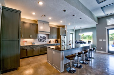 Large Island with seating for 5