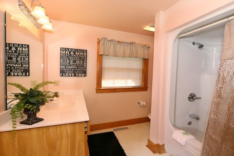 House, 1 King Bed with Sofa bed, Hot Tub, Mountain View | Bathroom | Jetted tub, hair dryer, towels, toilet paper