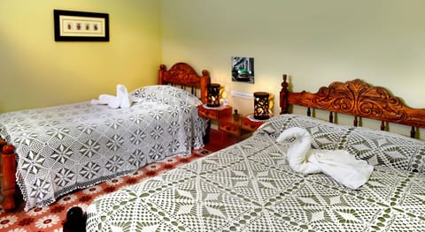 Traditional Twin Room, Multiple Beds | 2 bedrooms, minibar, desk, iron/ironing board