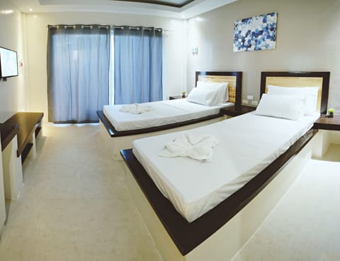 Deluxe Twin Room | In-room safe, soundproofing, rollaway beds, free WiFi