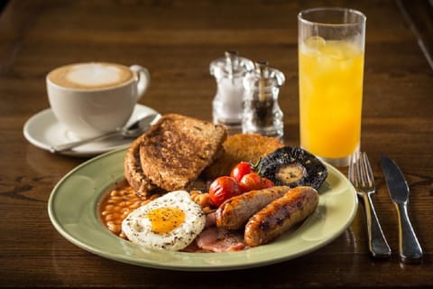 Daily full breakfast (GBP 9.45 per person)