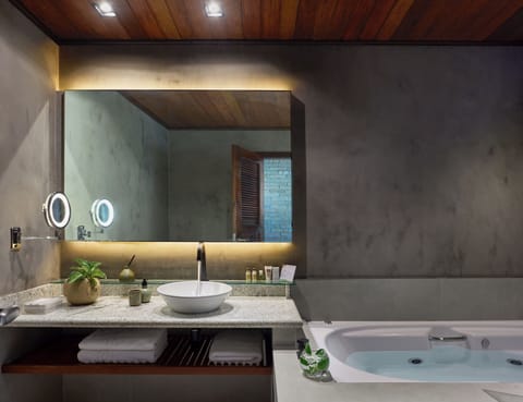 Superior Room | Jetted tub