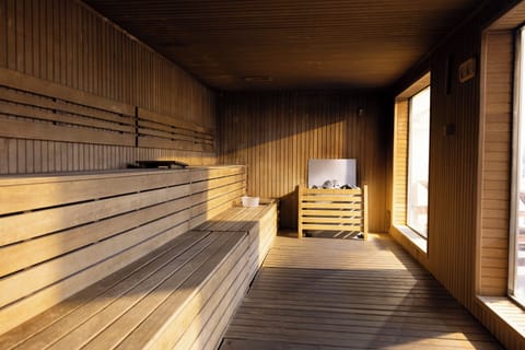 Sauna, hot tub, steam room, Turkish bath, body treatments, aromatherapy