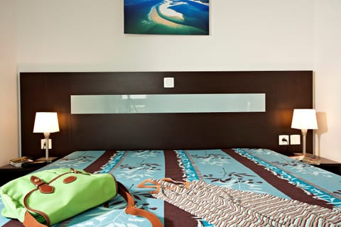 The bedroom may feature a Double bed or 2 Single beds - let us know what you prefer!