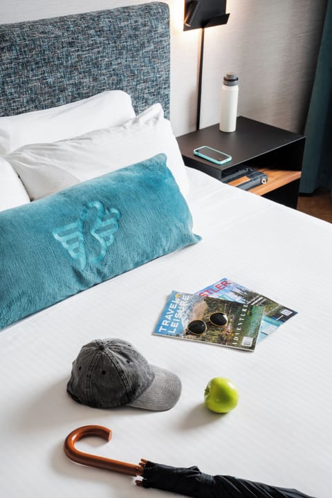 Room, 1 King Bed, Garden View | Premium bedding, pillowtop beds, in-room safe, individually furnished