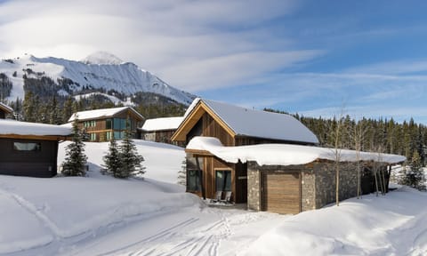 Silvertip 22 Exterior, 1