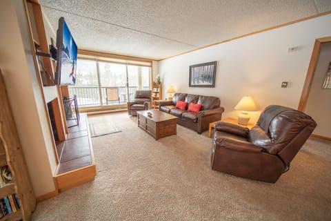 Large 2 bed vacation condo at the Pines!