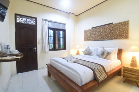 Deluxe Double Room, 1 Queen Bed | Free WiFi, bed sheets