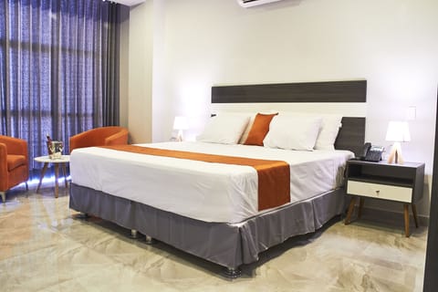 Executive Studio Suite, 1 King Bed, City View | Egyptian cotton sheets, premium bedding, down comforters