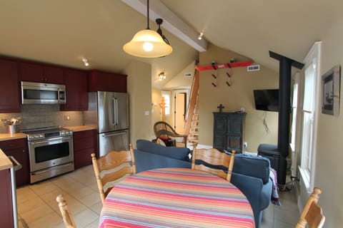 Living/dining/kitchen with gas fireplace