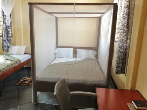Single Room | Desk, free WiFi, bed sheets