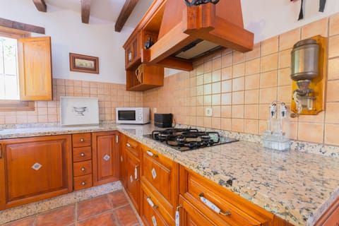 Enjoy the kitchen of this rural apartment in Mijas Pueblo