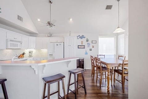Dining area 6 seats at table with additional seats at the bar area.