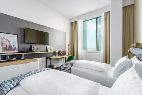 Standard Room, 2 Twin Beds (High Floor) | Premium bedding, desk, laptop workspace, blackout drapes