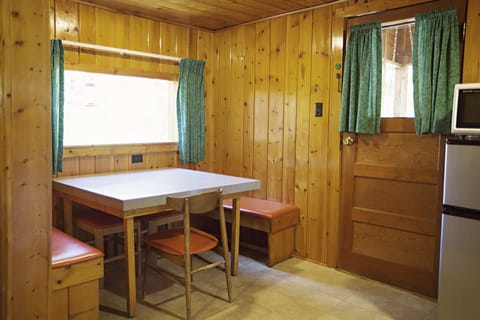 Traditional Cabin, 2 Bedrooms, River View | In-room dining