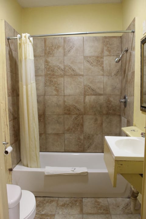 Combined shower/tub, rainfall showerhead, towels, soap