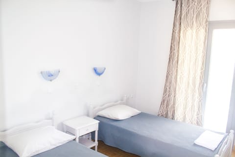 Comfort Twin Room | In-room safe, laptop workspace, iron/ironing board, free WiFi