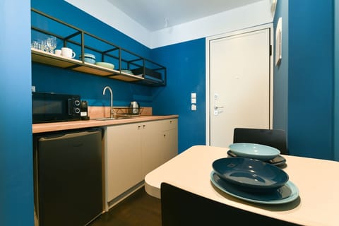 Apartment, 1 Bedroom, City View (5A) | Private kitchenette | Fridge, microwave, stovetop, coffee/tea maker