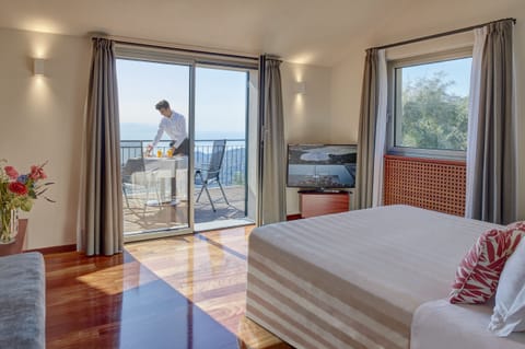 Deluxe Double Room, Terrace, Sea View | Premium bedding, minibar, blackout drapes, soundproofing