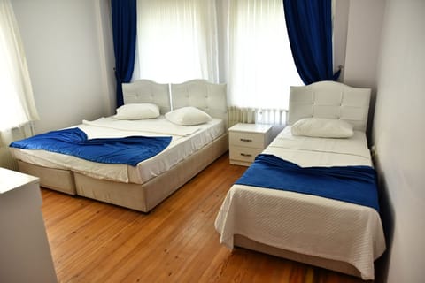 Standard Triple Room | 1 bedroom, hypo-allergenic bedding, free WiFi, bed sheets