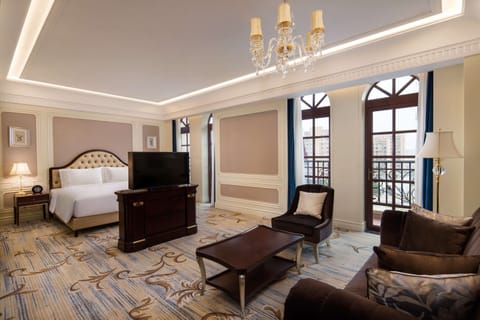 Junior Suite | Premium bedding, minibar, in-room safe, individually decorated