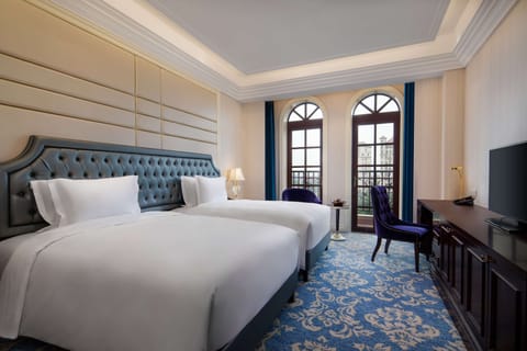 Deluxe Room, Balcony | Premium bedding, minibar, in-room safe, individually decorated