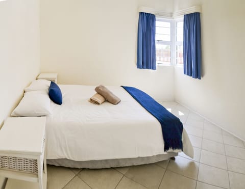 Sundaze Riverside Lodge | 5 bedrooms, desk, iron/ironing board, free WiFi