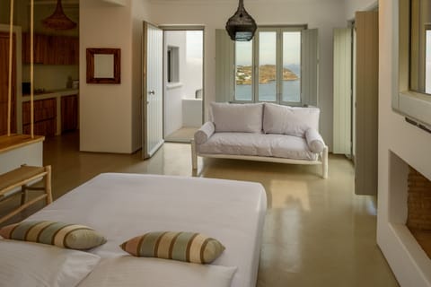 Royal Apartment, Hot Tub, Sea View | Premium bedding, minibar, in-room safe, individually decorated