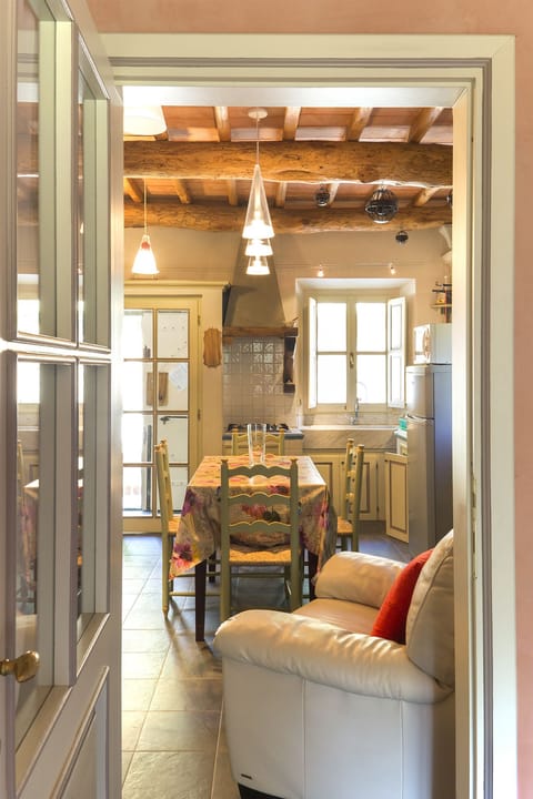 Apartment, 2 Bedrooms | Desk, free WiFi, bed sheets