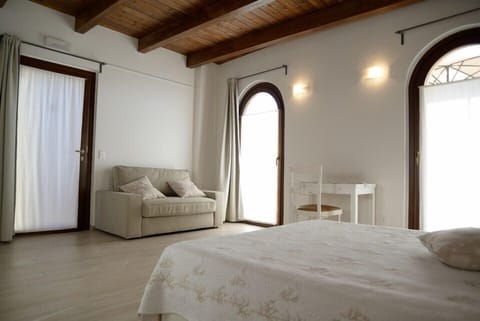 Deluxe Triple Room, Multiple Beds | Individually furnished, desk, free WiFi, bed sheets