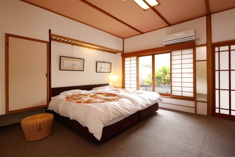 Japanese Western Style Room for 6 Guests with Private Bathroom & Yard (4F) | Free WiFi