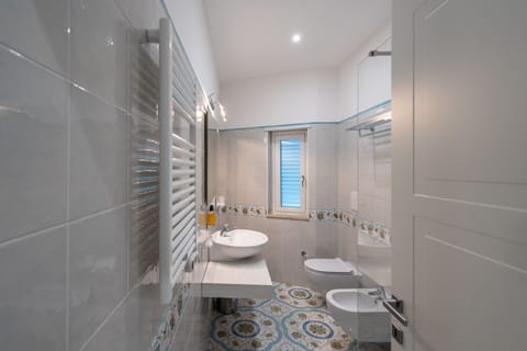 Superior Triple Room, Terrace | Bathroom | Shower, free toiletries, hair dryer, bidet