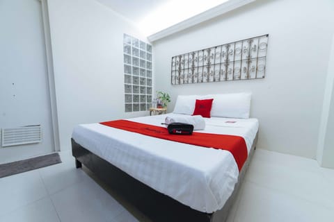 Deluxe Room | Desk, free WiFi, bed sheets