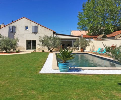 LES VIGNÈRES vacation rental, comfortable house for rent, swimming pool for 10 people. Online reservation with Plaisirs & Maisons de Provence
