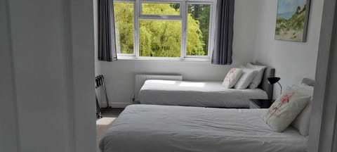 Twin Room | In-room safe, iron/ironing board, free WiFi, bed sheets