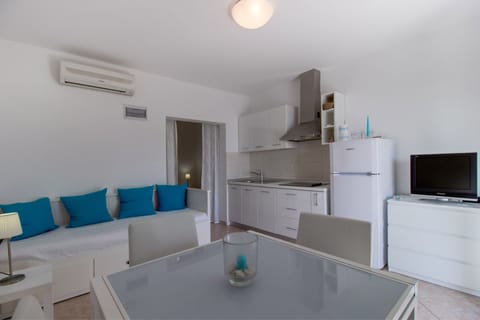 Apartment Del Sole Links | Private kitchen | Full-size fridge, stovetop, dishwasher, coffee/tea maker