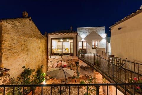 Family Room, Courtyard View | Balcony view