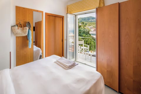 Classic Single Room | Down comforters, pillowtop beds, minibar, in-room safe